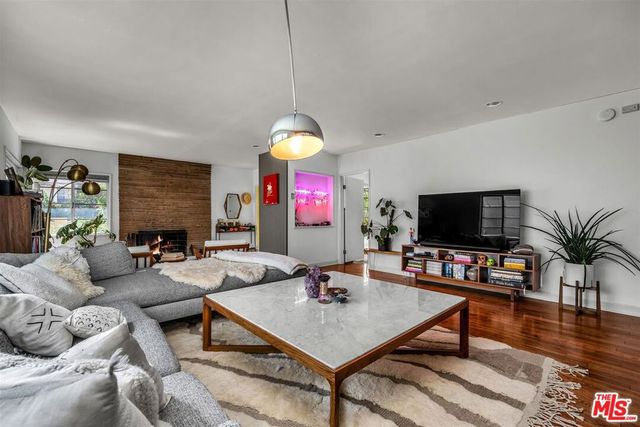 2652 N Beachwood Drive, Los Angeles, CA 90068