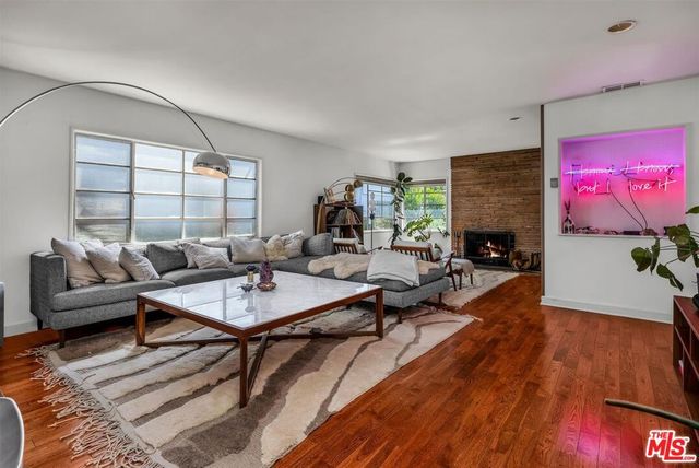 2652 N Beachwood Drive, Los Angeles, CA 90068