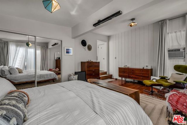 2652 N Beachwood Drive, Los Angeles, CA 90068