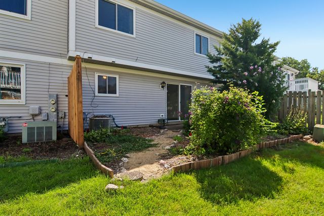 45 Willow Circle, Cary, IL 60013