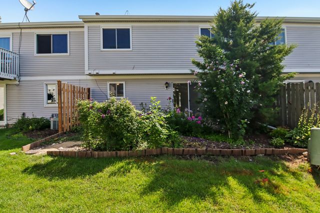 45 Willow Circle, Cary, IL 60013