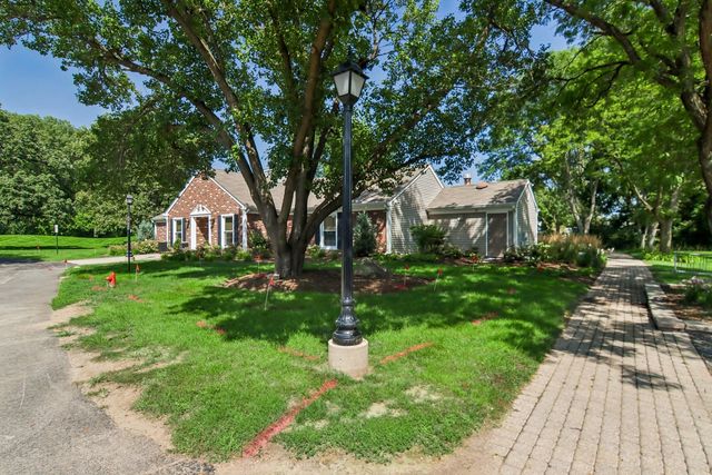 45 Willow Circle, Cary, IL 60013