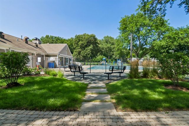 45 Willow Circle, Cary, IL 60013