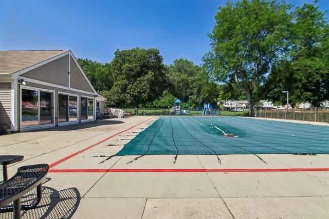 45 Willow Circle, Cary, IL 60013