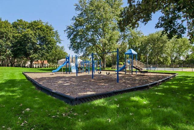 45 Willow Circle, Cary, IL 60013