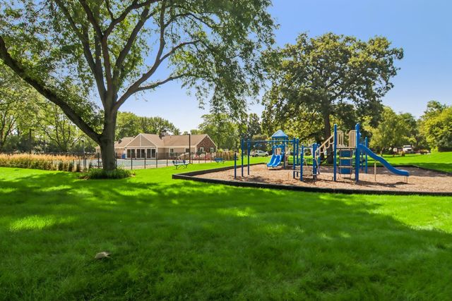 45 Willow Circle, Cary, IL 60013