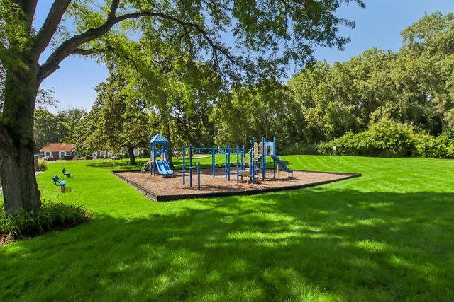 45 Willow Circle, Cary, IL 60013