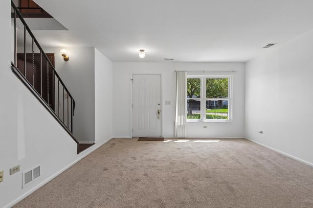45 Willow Circle, Cary, IL 60013