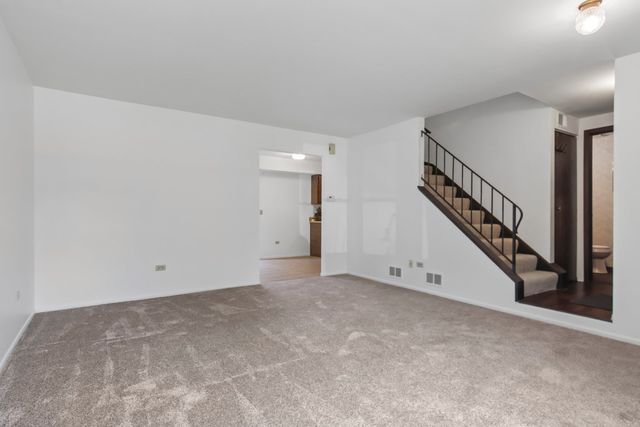 45 Willow Circle, Cary, IL 60013