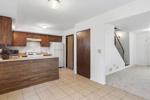 45 Willow Circle, Cary, IL 60013