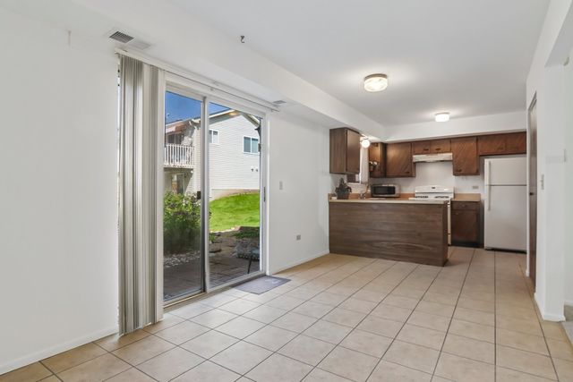 45 Willow Circle, Cary, IL 60013