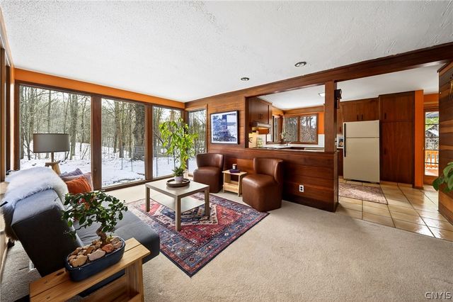 8130 East Genesee, Manlius, NY 13066