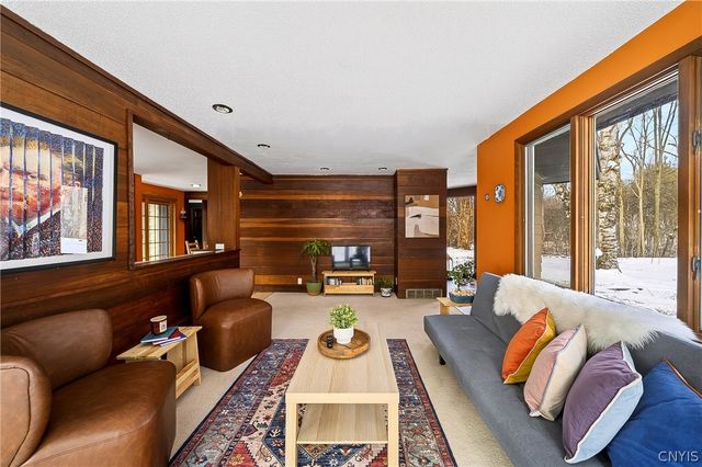 8130 East Genesee, Manlius, NY 13066