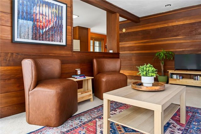 8130 East Genesee, Manlius, NY 13066