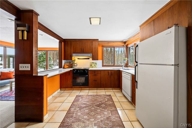 8130 East Genesee, Manlius, NY 13066