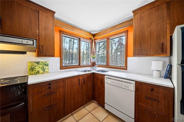 8130 East Genesee, Manlius, NY 13066