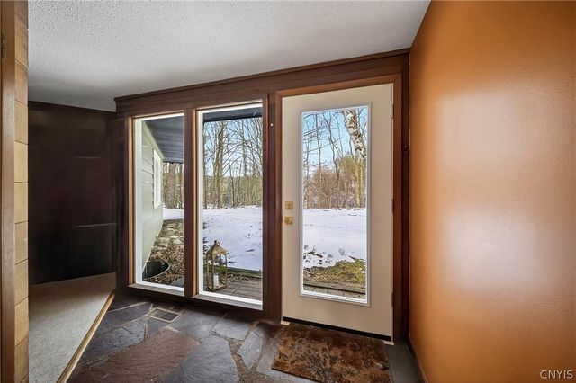 8130 East Genesee, Manlius, NY 13066