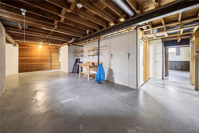 8130 East Genesee, Manlius, NY 13066