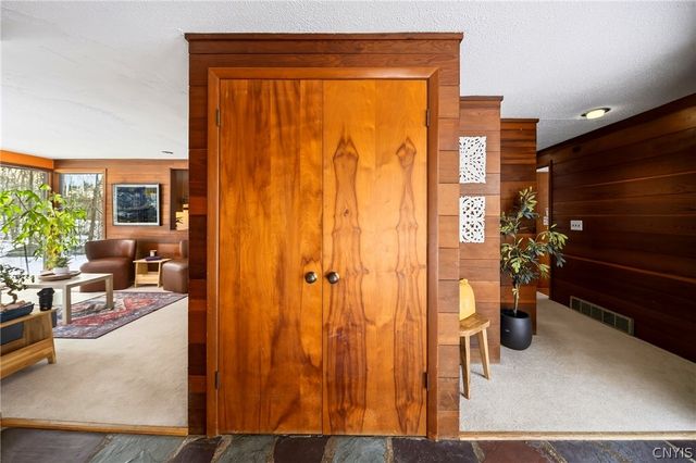 8130 East Genesee, Manlius, NY 13066