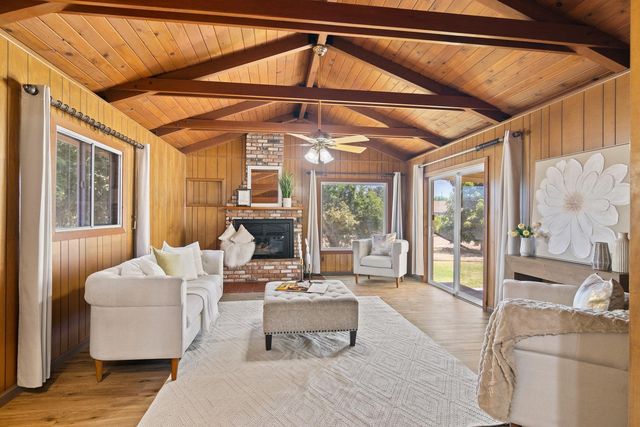 2121 Yosemite Ave, Escalon, CA 95320