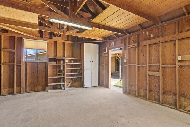 2121 Yosemite Ave, Escalon, CA 95320