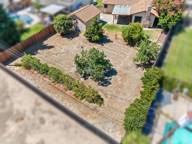 2121 Yosemite Ave, Escalon, CA 95320