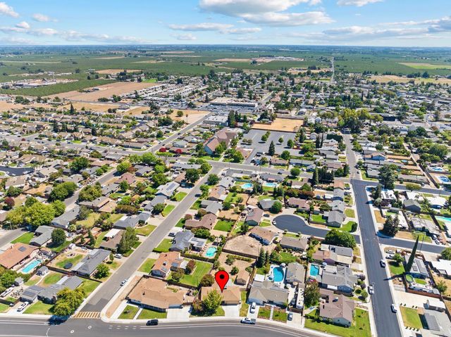 2121 Yosemite Ave, Escalon, CA 95320