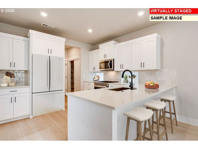 6627 Se KINNAMAN St, Hillsboro, OR 97123