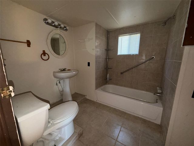 417 Clay Street, Eagle Lake, TX 77434