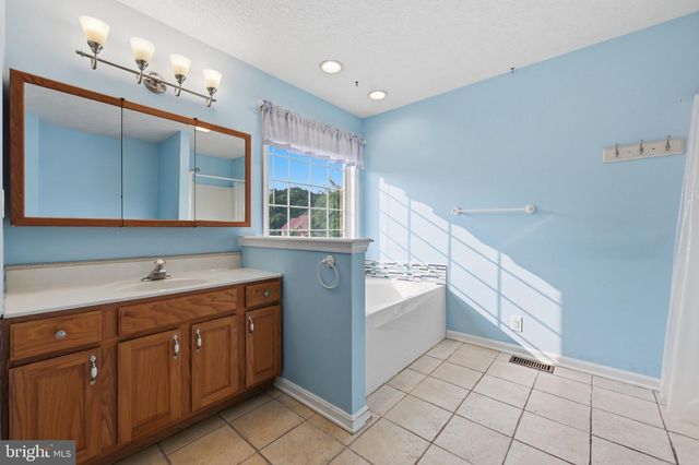 15 SUDLEY LN, Martinsburg, WV 25403