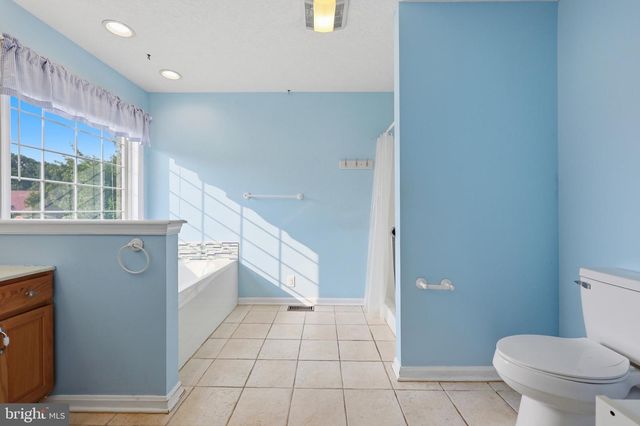 15 SUDLEY LN, Martinsburg, WV 25403