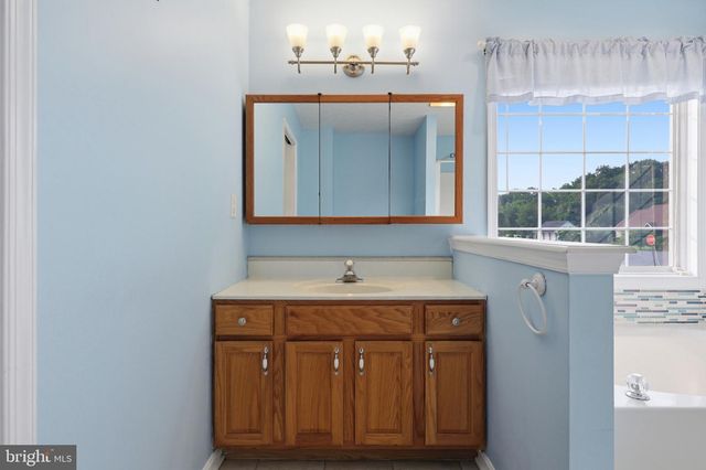 15 SUDLEY LN, Martinsburg, WV 25403