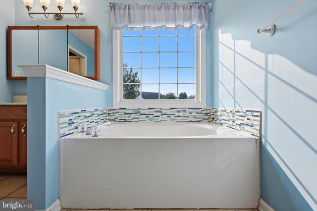15 SUDLEY LN, Martinsburg, WV 25403