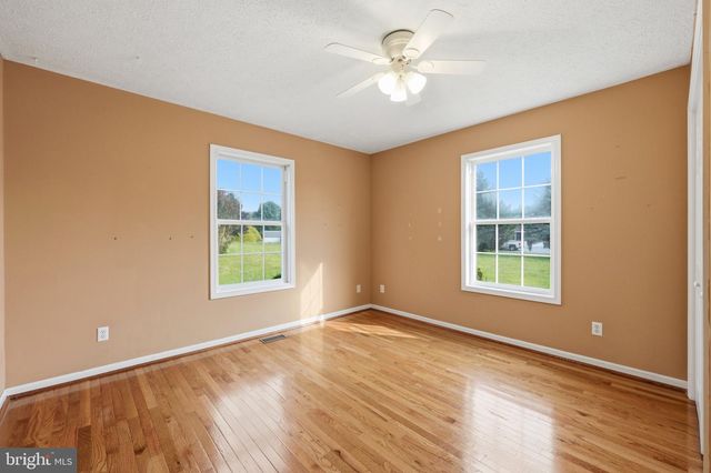 15 SUDLEY LN, Martinsburg, WV 25403