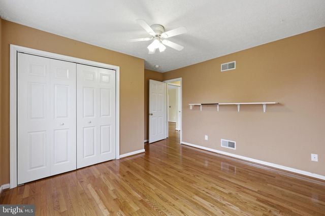 15 SUDLEY LN, Martinsburg, WV 25403