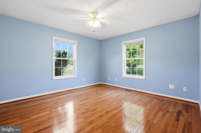 15 SUDLEY LN, Martinsburg, WV 25403
