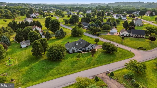 15 SUDLEY LN, Martinsburg, WV 25403