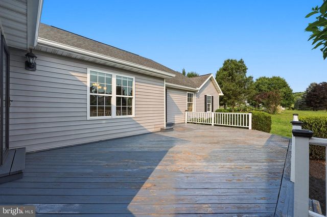 15 SUDLEY LN, Martinsburg, WV 25403