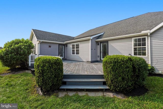 15 SUDLEY LN, Martinsburg, WV 25403