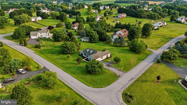 15 SUDLEY LN, Martinsburg, WV 25403