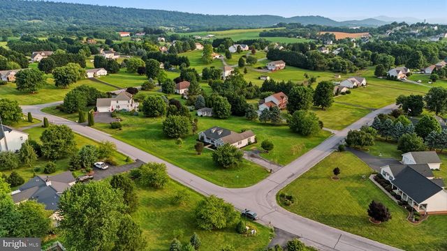 15 SUDLEY LN, Martinsburg, WV 25403
