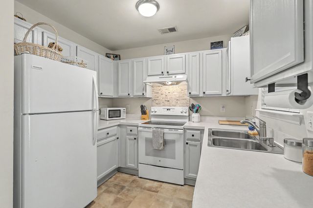 7982 Shadow Oak Drive, North Charleston, SC 29406