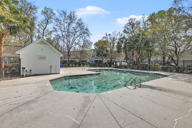 7982 Shadow Oak Drive, North Charleston, SC 29406