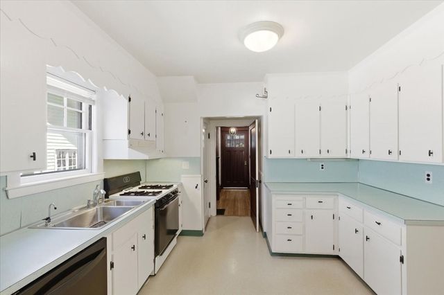 2445 Centre St, Boston, MA 02132