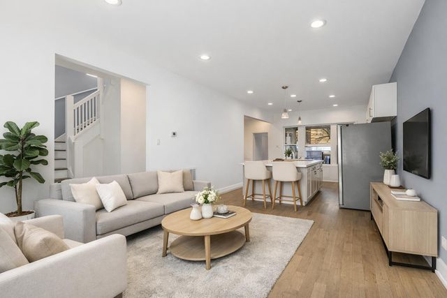 2038 E 73rd Street, Chicago, IL 60649