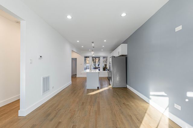 2038 E 73rd Street, Chicago, IL 60649