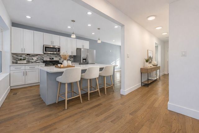 2038 E 73rd Street, Chicago, IL 60649