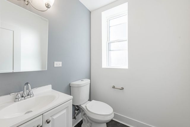 2038 E 73rd Street, Chicago, IL 60649