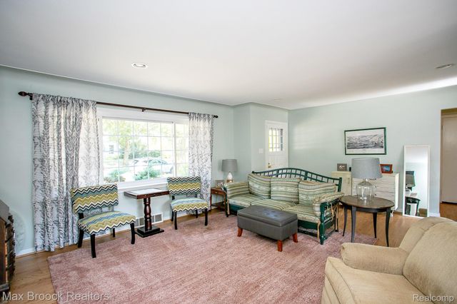 4163 Amherst Road, Royal Oak, MI 48073