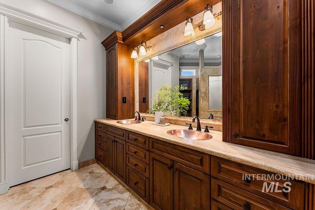 7061 N Penncross Way, Meridian, ID 83646